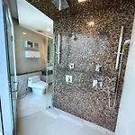 Oceanfront Luxury In With Private And Inifinity Pool - Not A 30 Day Minimum * Pattaya