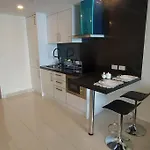 Grand Avenue Pattaya, Luxury Condo, 50sqm, Pool View อพาร์ทเม้น Pattaya