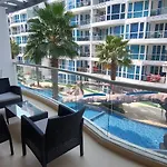 Grand Avenue, Luxury Suite, 72Sqm Pool View With Lounge Area