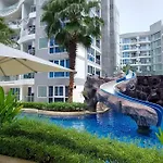Grand Avenue, Luxury Suite, 72sqm Pool View With Lounge Area Pattaya