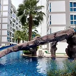 Grand Avenue, Luxury Suite, 72sqm Pool View With Lounge Area