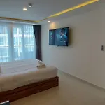 Grand Avenue, Luxury Suite, 72sqm Pool View With Lounge Area * Pattaya