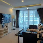 Grand Avenue, Luxury Suite, 72sqm Pool View With Lounge Area * Pattaya