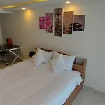 Grand Avenue, Luxury Suite, 72sqm Pool View With Lounge Area *