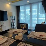 อพาร์ทเม้น Grand Avenue, Luxury Suite, 72sqm Pool View With Lounge Area