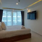 Grand Avenue, Luxury Suite, 72sqm Pool View With Lounge Area