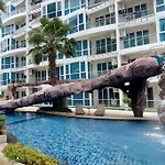 Grand Avenue, Luxury Suite, 72sqm Pool View With Lounge Area