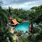 อพาร์ทเม้น Luxury Semi-2bed Pool Near & Walking Street! *