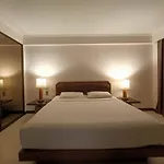 โรงแรม The Monaco 3*