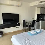 芭提雅中心地带 Centara Avenue 一房公寓5楼 紧邻海滩, 酒吧街, 智能电视