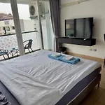 芭提雅中心地带 Centara Avenue 一房公寓5楼 紧邻海滩, 酒吧街, 智能电视