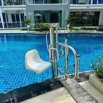 อพาร์ทเม้น Large Ground Floor Condo, Grand Avenue, Pattaya
