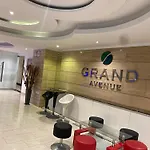 อพาร์ทเม้น Large Ground Floor Condo, Grand Avenue,