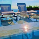 Once Seaview Aparthotel