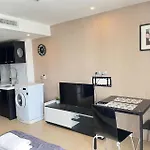 芭提雅中心地带 Centara Avenue 一房公寓 5楼 紧邻海滩，酒吧街，高速互联网 * Pattaya