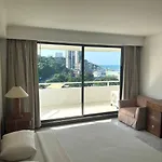 โรงแรม The Monaco