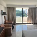 โรงแรม The Monaco 3*