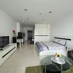 Viewtalay Beachfront By Nd อพาร์ทเม้น Pattaya