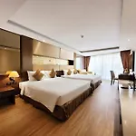 โรงแรม Nova Gold 4*