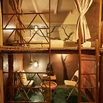 Hostel Happiness Community Wake & Bake - Rooftop Bar & Bistro Pattaya