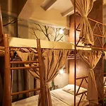 Hostel Happiness Community Wake & Bake - Rooftop Bar & Bistro Pattaya
