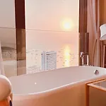 Edge Sea View Apartment *