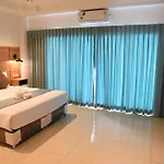 The Base โรงแรม