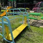 高端观景公寓：室内如画，乳胶床枕，双条车直达各景点，机场巴士站一墙之隔