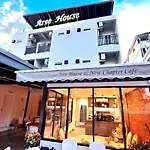Aree House Poshtel 3*