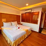 The Grand โรงแรม