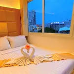 โรงแรม The Grand