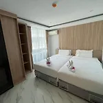Deco North โรงแรม
