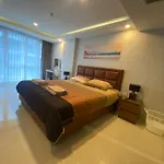 Large Deluxe Grand Avenue Apartment Pattaya