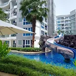 Grand Avenue - Pool-view Suite, 55sqm อพาร์ทเม้น *