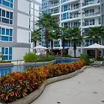 Grand Avenue Pattaya - Pool-View Suite, 55Sqm