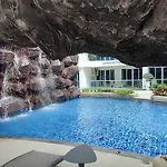 อพาร์ทเม้น Grand Avenue - Pool-view Suite, 55sqm Pattaya