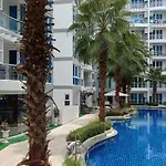 อพาร์ทเม้น Grand Avenue - Pool-view Suite, 55sqm Pattaya