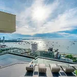 Edge Central Pattaya Residence With Living Room
