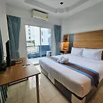 โรงแรม The Base 3*