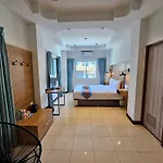 The Base โรงแรม