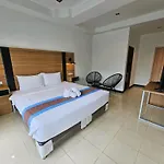 โรงแรม The Base