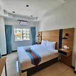 โรงแรม The Base 3*