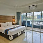 The Base โรงแรม Pattaya