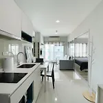 芭提雅fnb 无边泳池 Apartment *