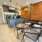 Aree House Poshtel
