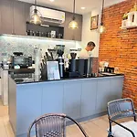 Aree House Poshtel