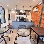 โรงแรม Aree House Poshtel