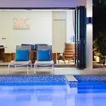 Hollywood Luxury Poolvilla Walking Street 4 Bedrooms Pattaya