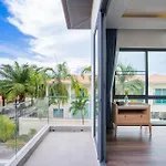 Hollywood Luxury Poolvilla Walking Street 4 Bedrooms * Pattaya