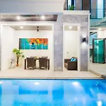Hollywood Luxury Poolvilla Walking Street 4 Bedrooms * Pattaya